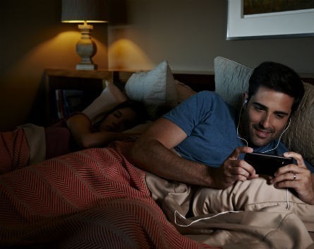 Most Australians would rather give up their TV than their smartphone: Survey