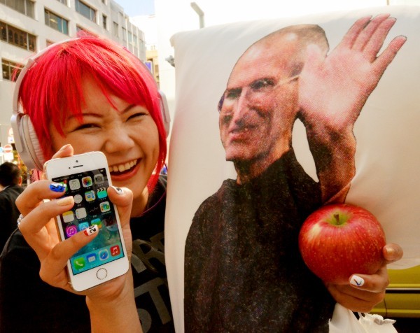 Apple reports the biggest quarterly profit of any listed company in history: $22.6 billion