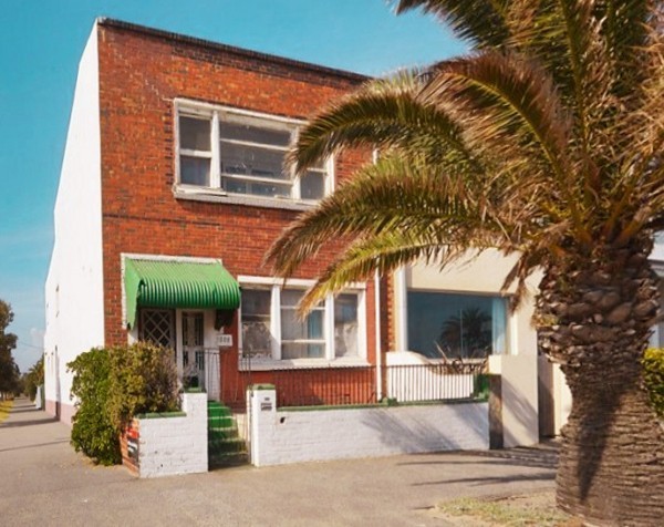 Dilapidated Melbourne home sells for $4.5 million during strong auction weekend