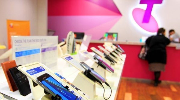 Small business owners reconsider Telstra contracts after second major outage in two months