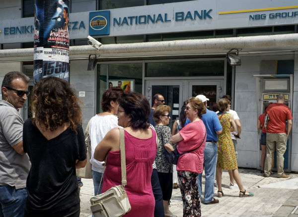 Greece shuts banks and stock market: economic crisis deepens