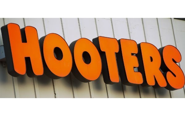 Companies linked to Hooters Australia fall into voluntary administration