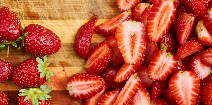 Tray of strawberries sold for $17,500 as industry slowly starts to bounce back