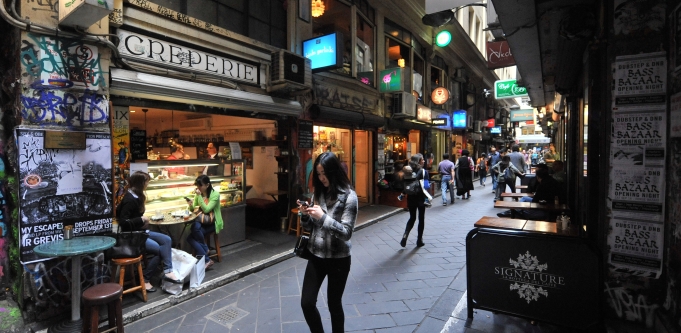 Fair Work storms 40 eateries in Melbourne's "den of thieves" Degraves Street