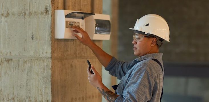 Female tradies say toilets for women are often overlooked on construction sites