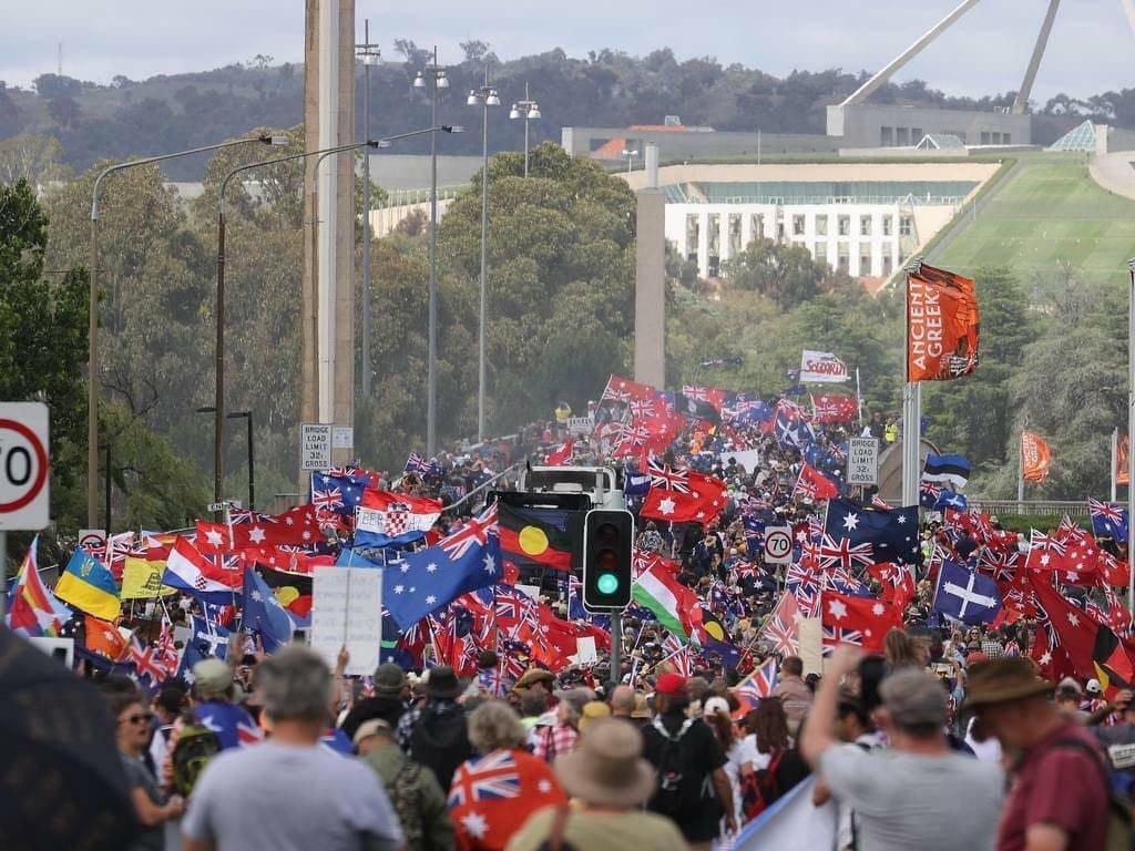 Truckies and anti-vaxxers unite for protest against COVID-19 health measures