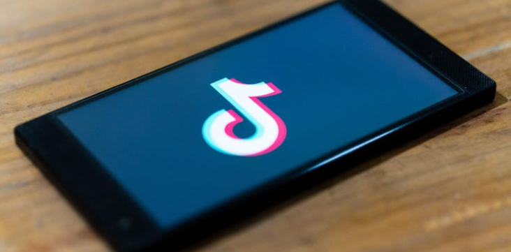 TikTok’s “5 to 9 before the 9 to 5” trend shows off pre and post-work productivity