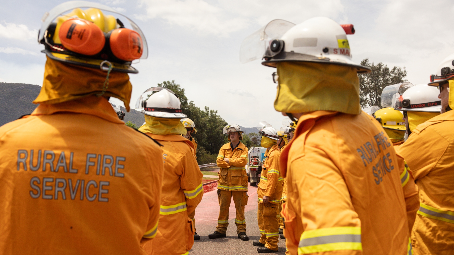 “Still ghost town-ish”: Businesses fight for survival as bushfire danger peaks